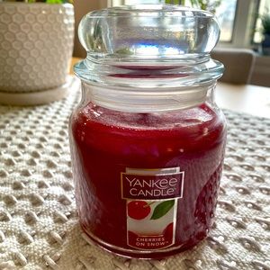 Yankee Candle Cherries on Snow Medium Jar Candle - Brand New